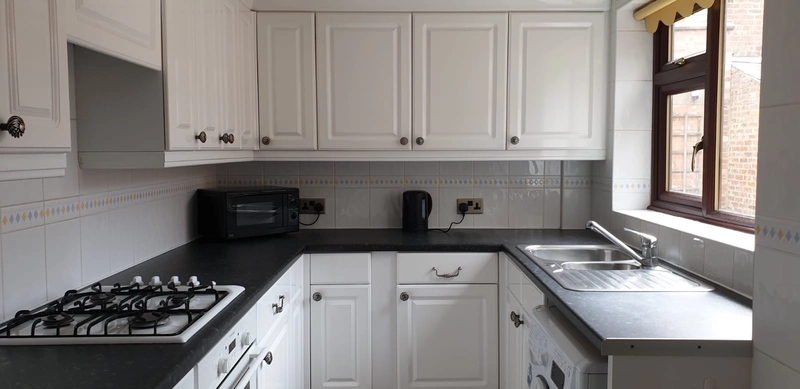 Cranwell Street - 6 Bed (one room remaining) - Thumbnail 2